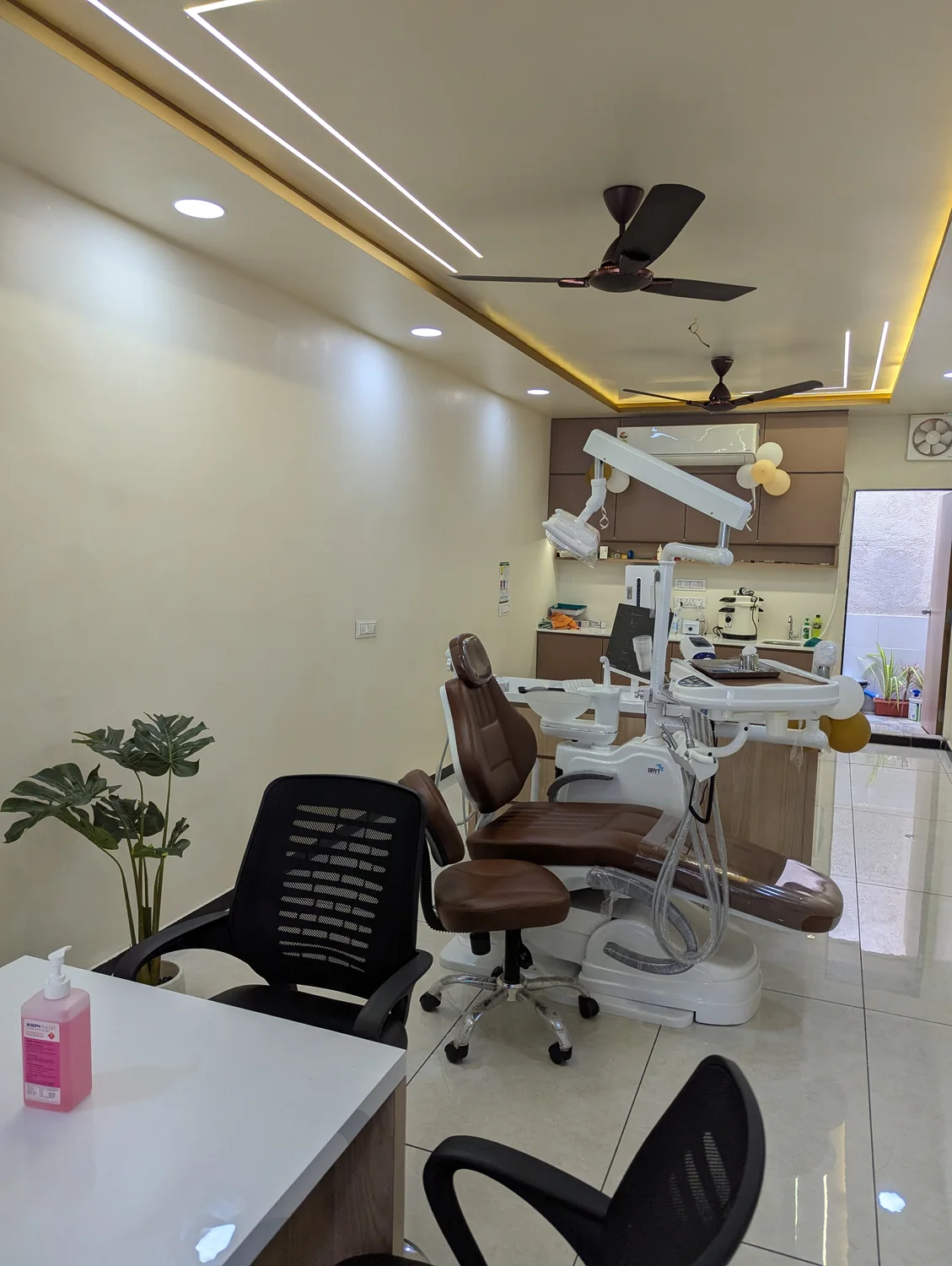 Dental treatment room and patient chair